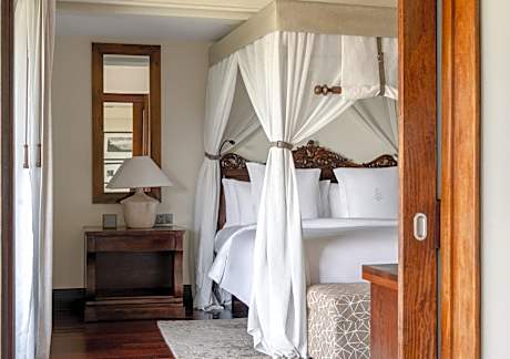 Horizon Room Water Hole View King Bed