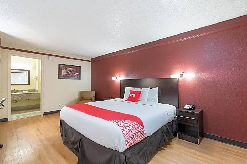 OYO Hotel Tulsa N Sheridan Rd & Airport