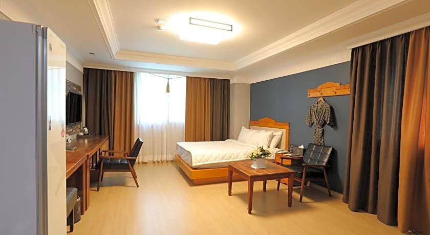 Empire Tourist Hotel