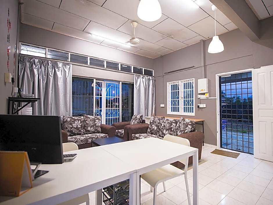 Kemaman Lodge & Cafe