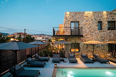 Luxury Suite with Partial Sea and Castle View