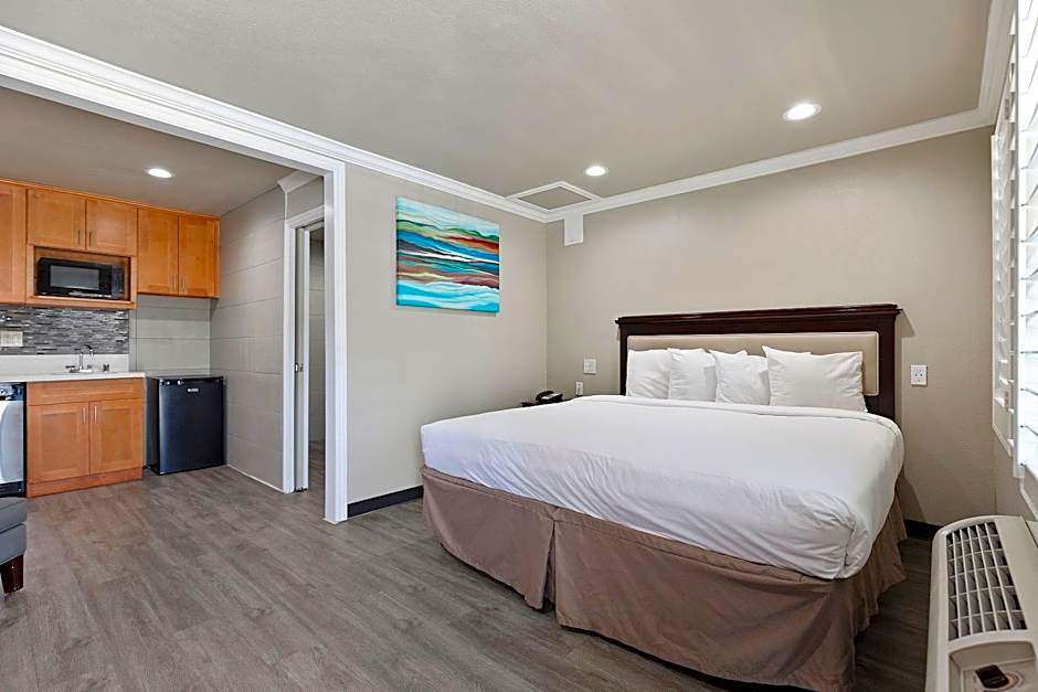 Le Blanc Inn & Suites