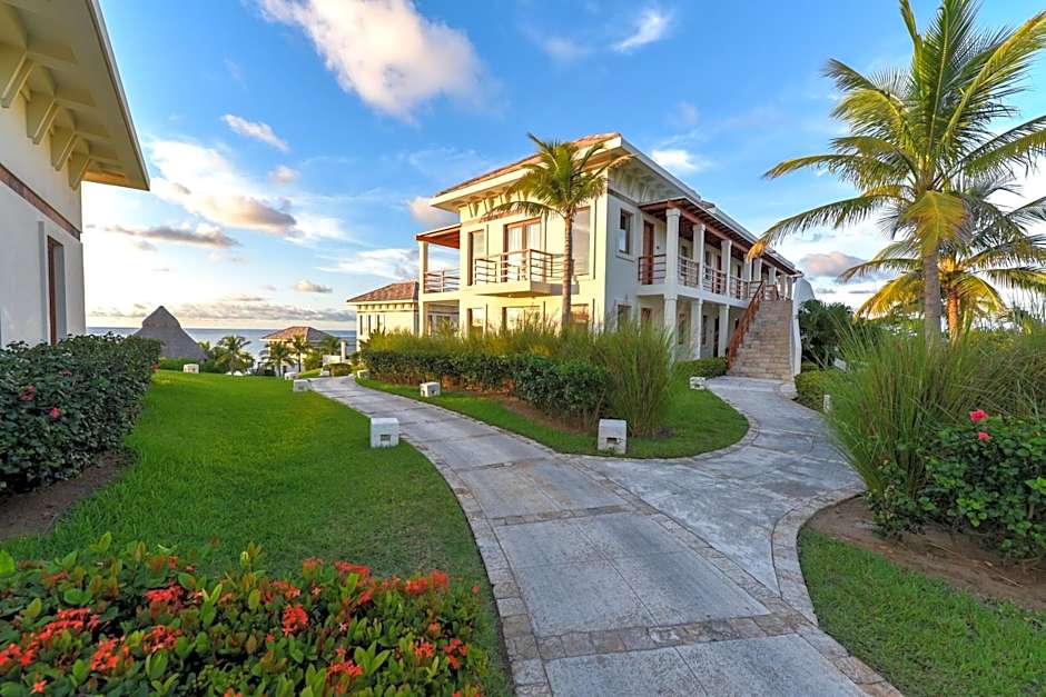 Las Verandas Hotel & Villas