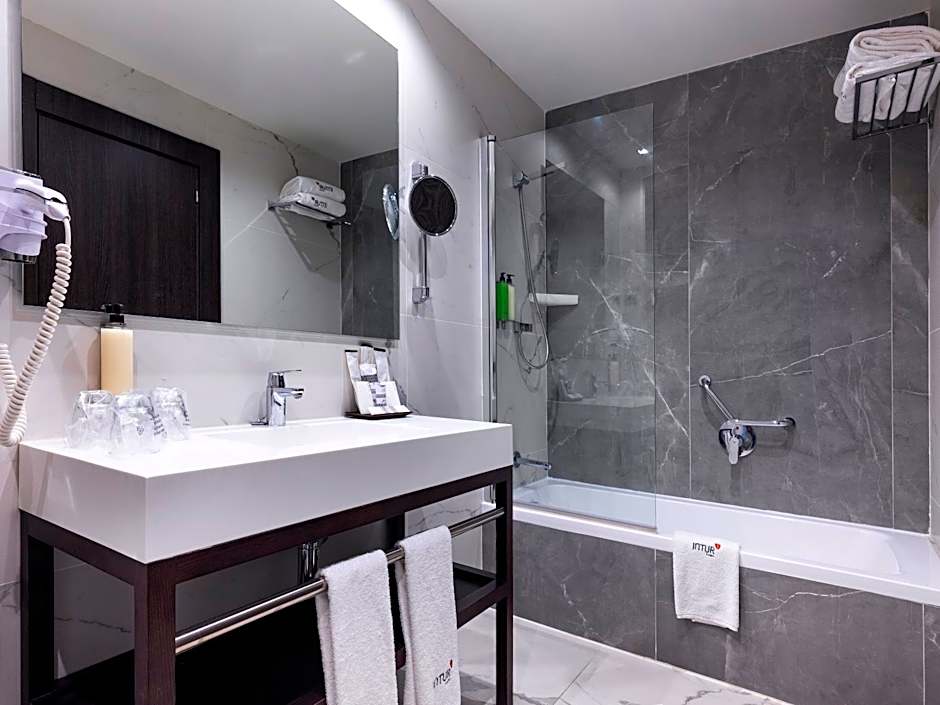 Intur Palacio San Martin