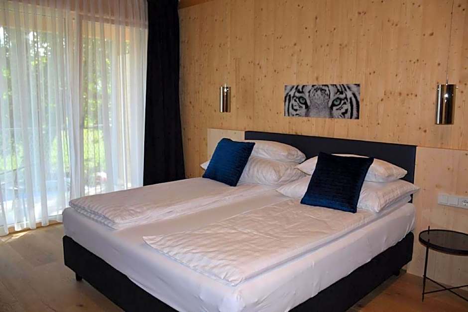 GästeHAUS & HOFladen Familie Öllerer