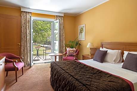 2 Classic Rooms with Interconnecting Door