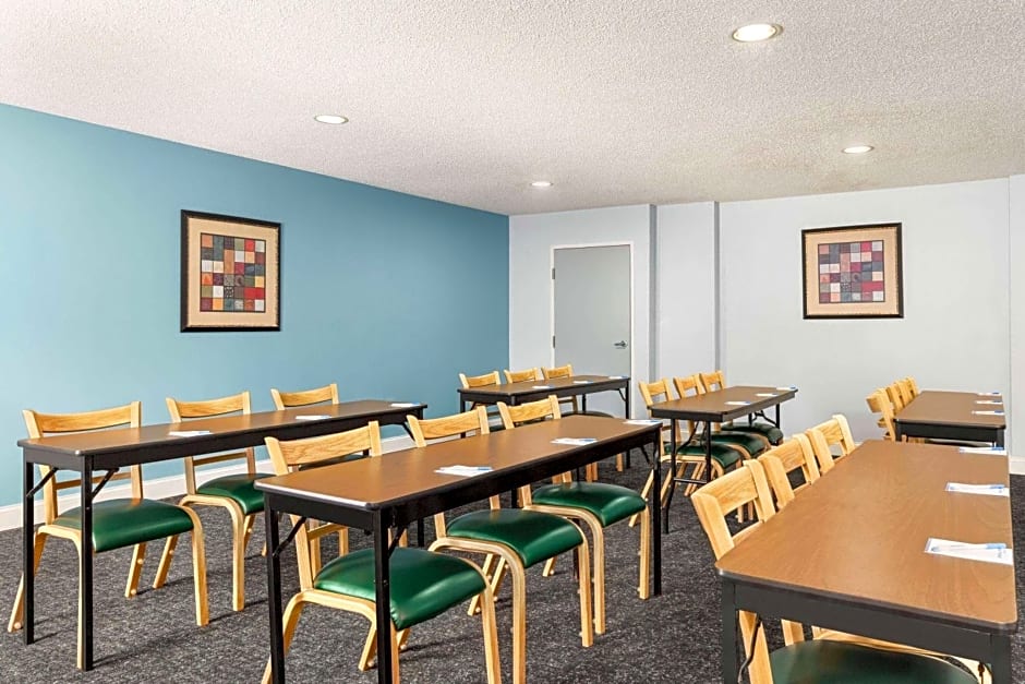 Days Inn by Wyndham Shallotte