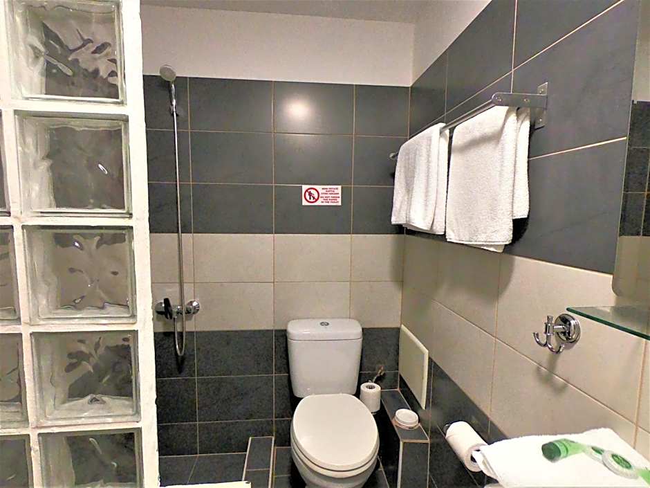 Achillion Hotel Piraeus