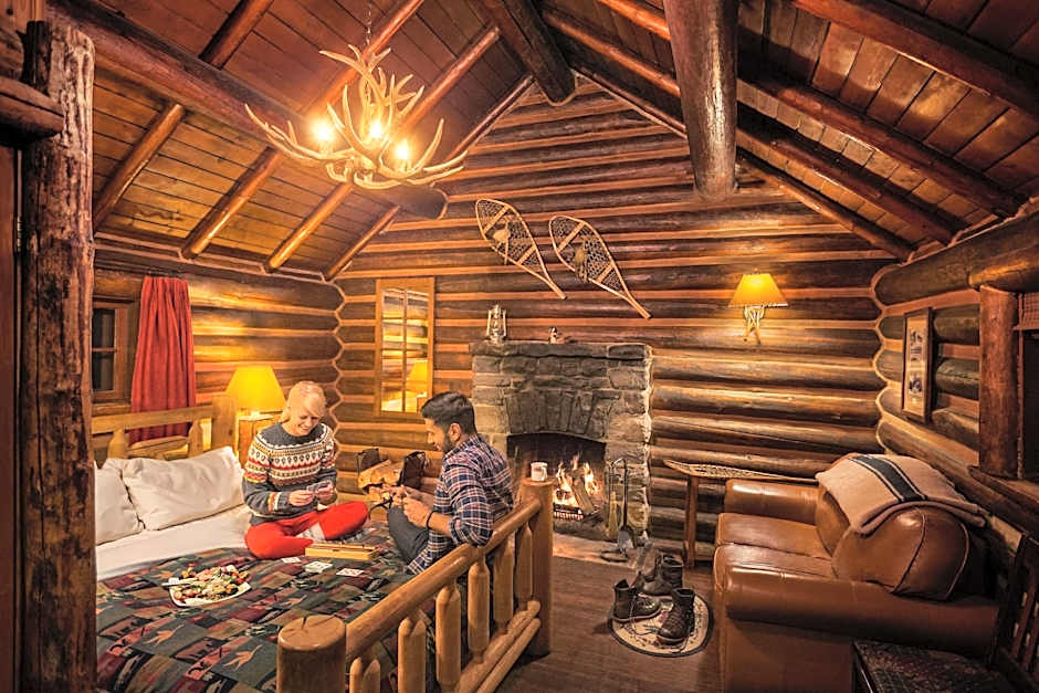 Storm Mountain Lodge Cabins Dining