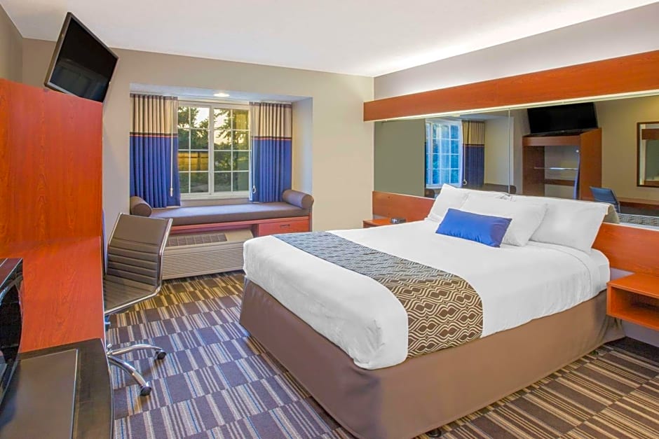 Microtel Inn & Suites by Wyndham Manistee