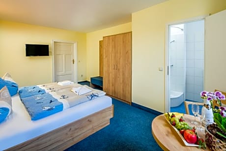1 Double Bed, Seaside