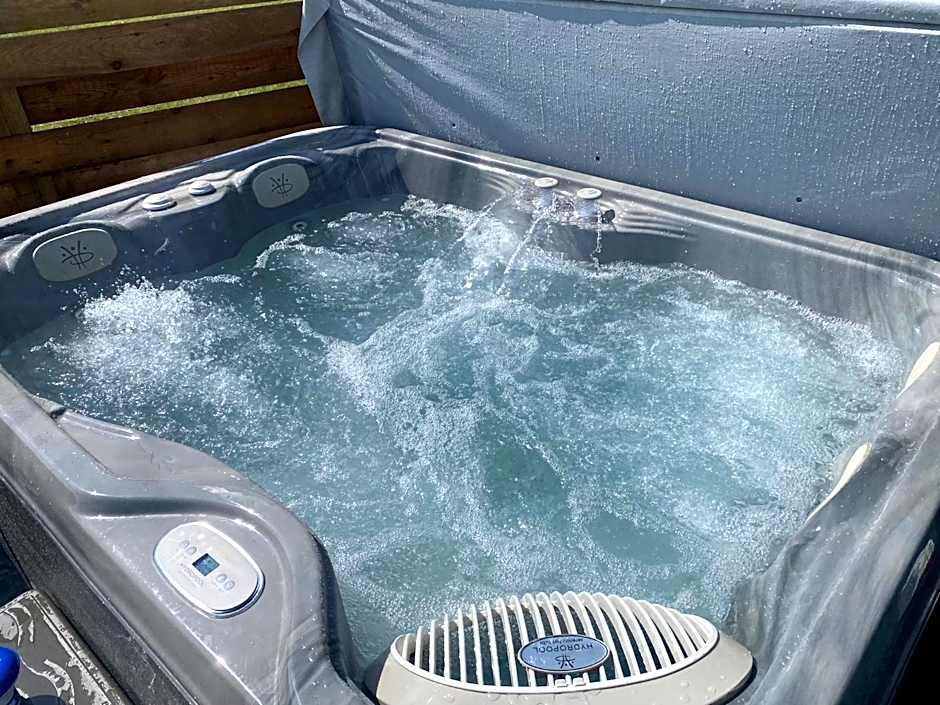 Hot Tub Haven Farr North 2