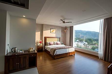 Superior Suite with Mountain View