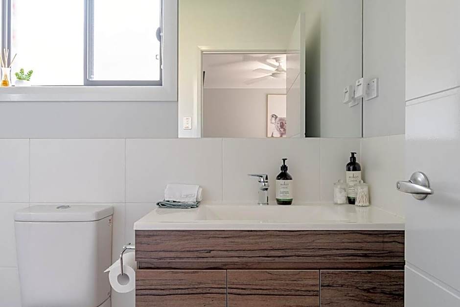 Mala Retreat Chardonnay Studio Immaculate and Comfortable