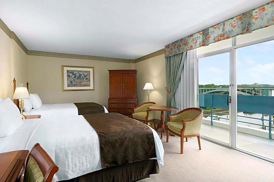 Travelodge by Wyndham Niagara Falls Fallsview
