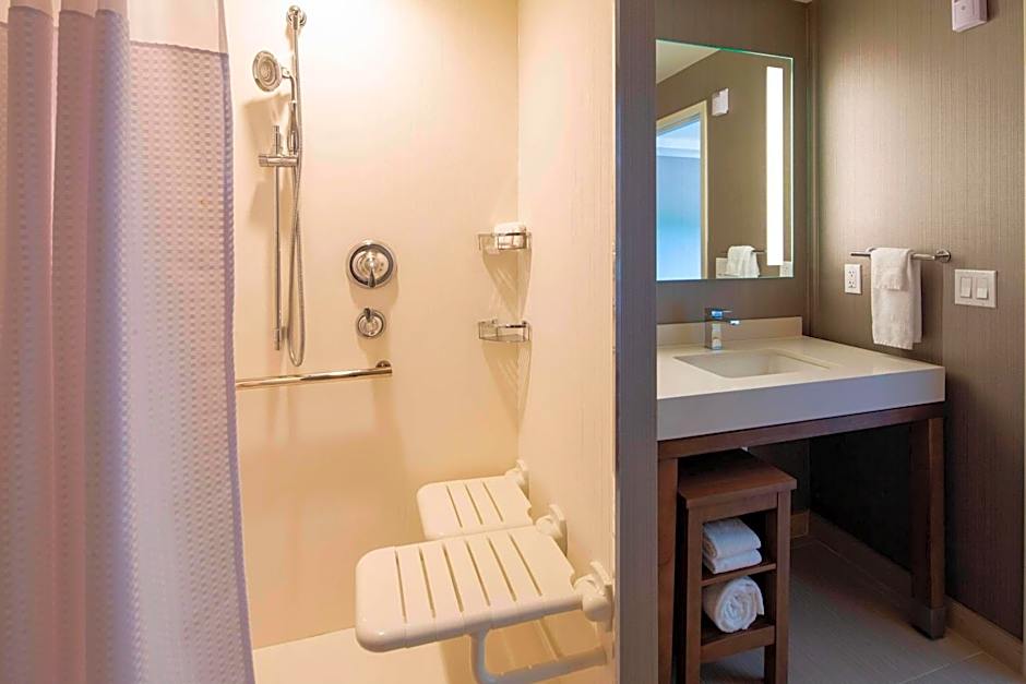 Courtyard by Marriott New York Queens/Fresh Meadows