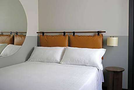 Double Room for Single Use