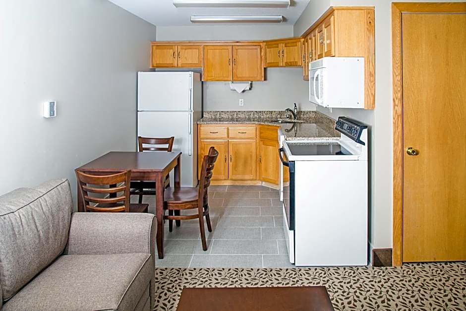 Gray Wolf Inn & Suites