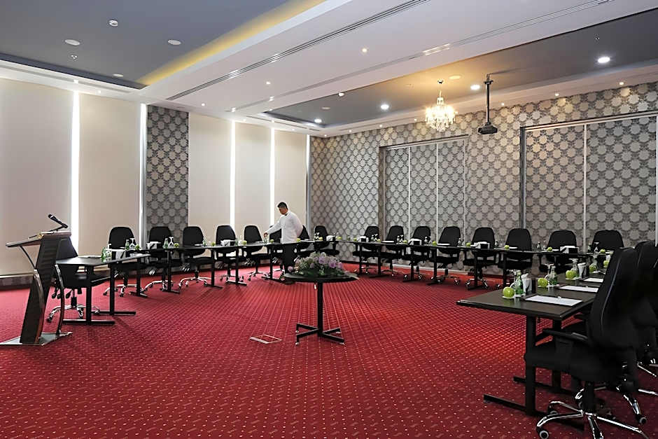 WARWICK AL JUBIAL HOTEL