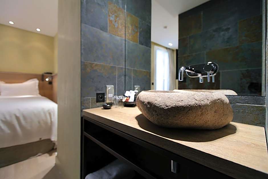 Hidden Hotel By Elegancia