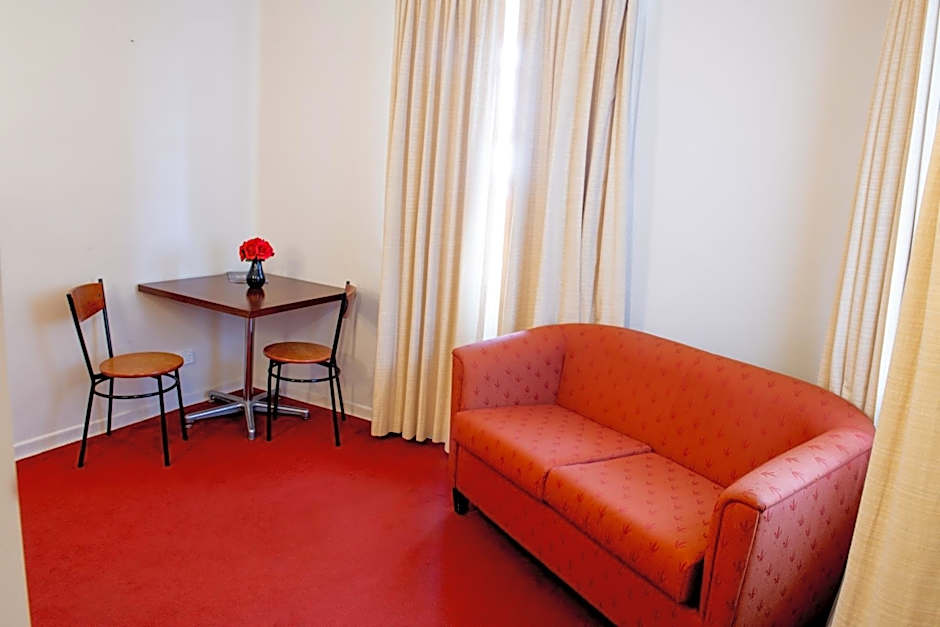 Linaker Art Deco Motel