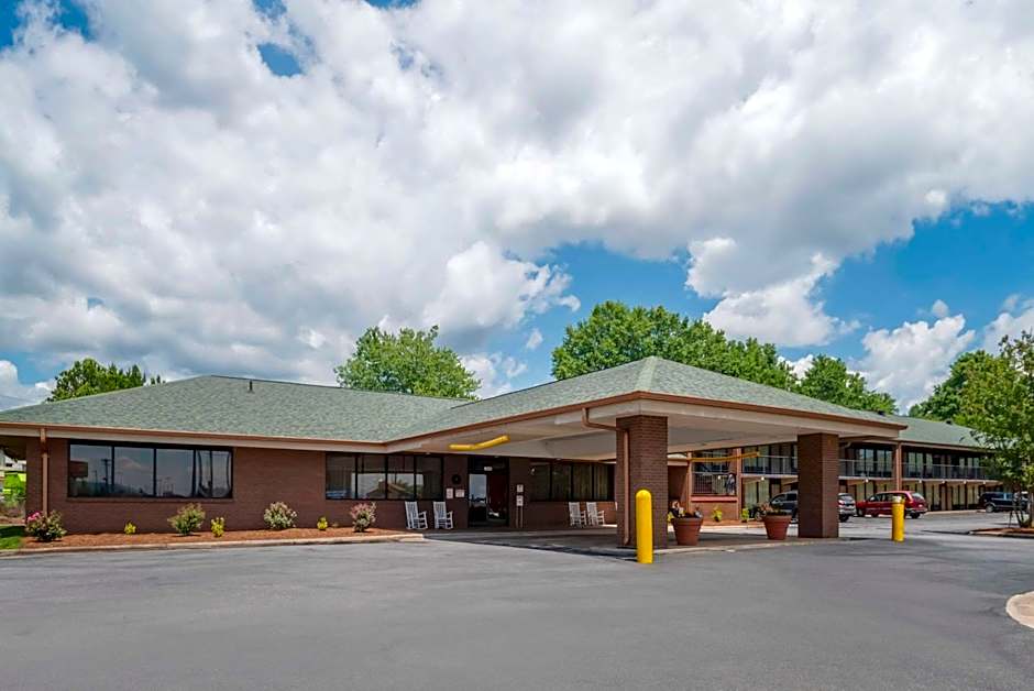 Photo 1 of 34 of Quality Inn near Speedway