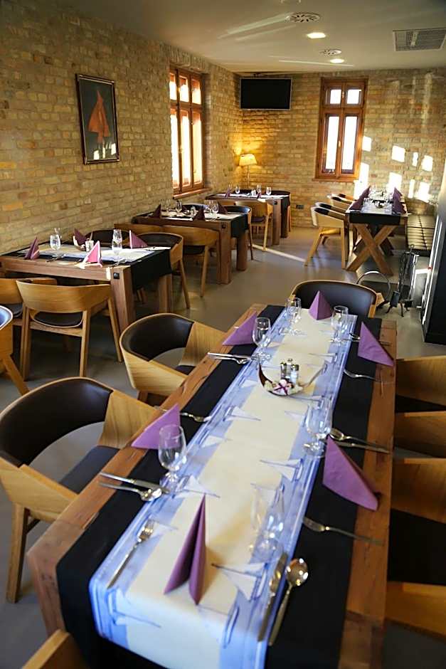 Fenyves Yacht Club Superior