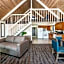 Oyster Bay Inn & Suites