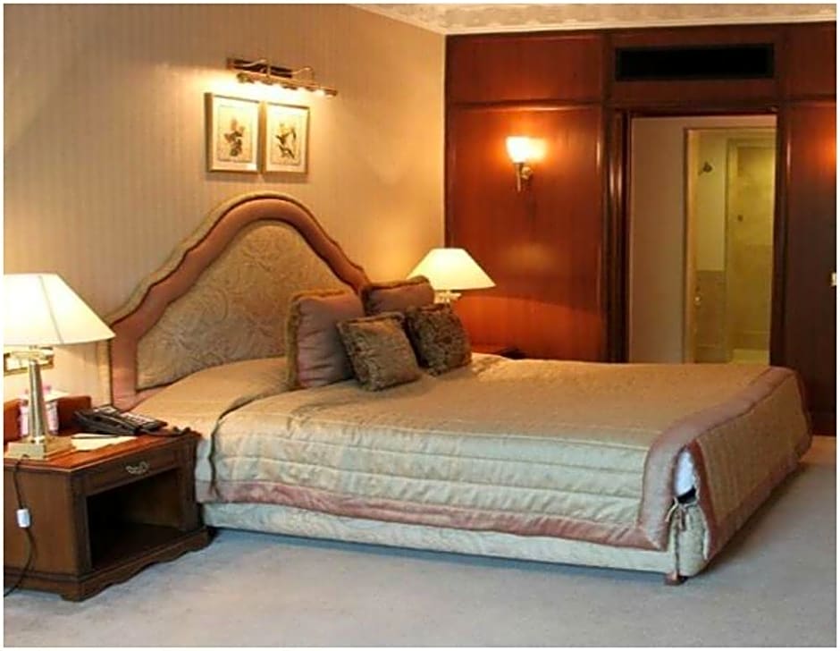 The Palms Town and Country Club