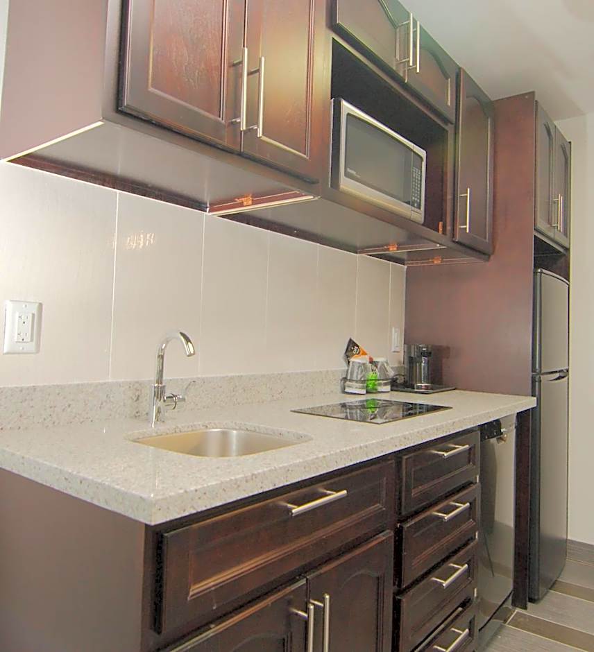 Paradise Inn and Suites Redwater