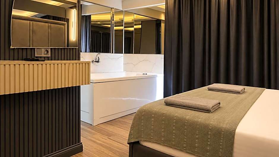 TALLES CITY HOTEL