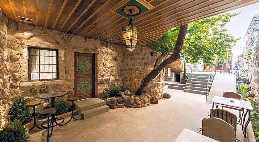 Foremanson Cave Hotel