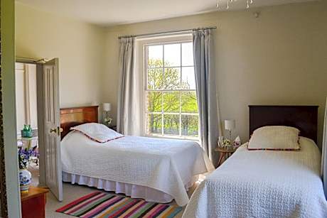 Twin Room with Bathroom