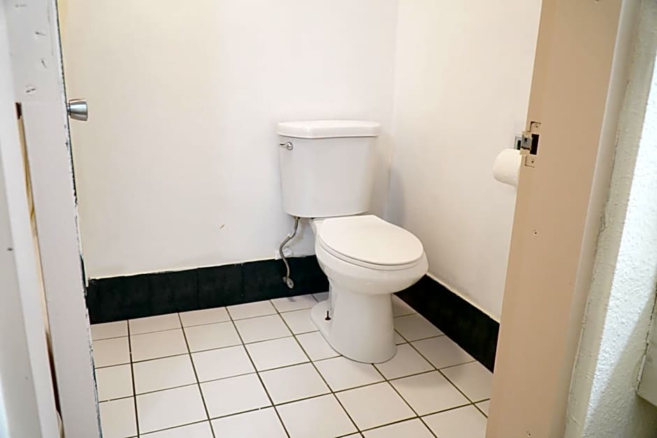 Quality Quarters Inn By OYO Richmond KY I-75