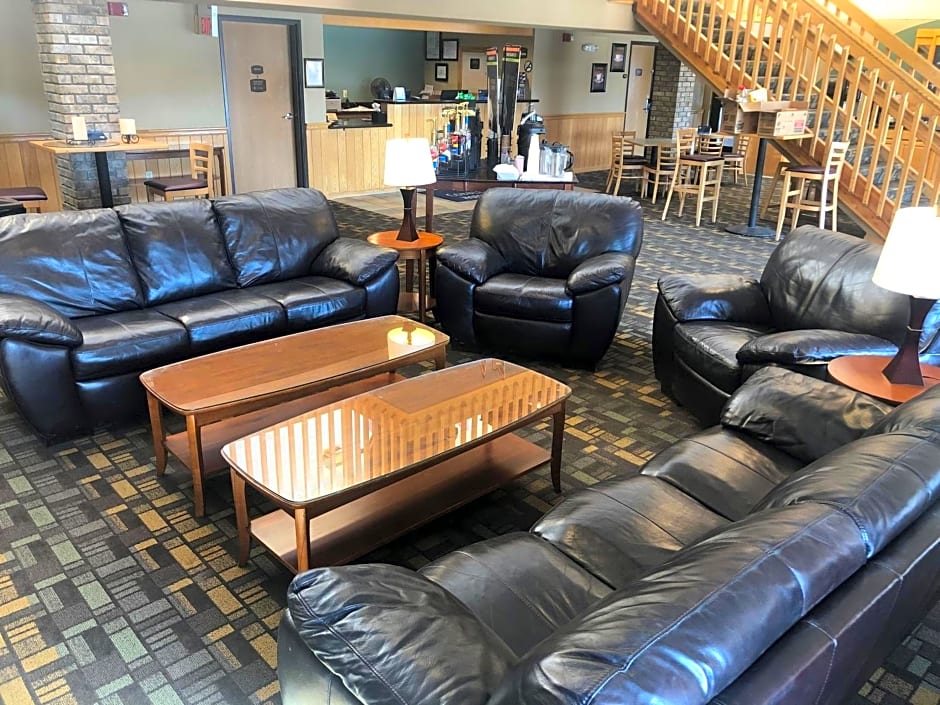 Cobblestone Hotel & Suites - Wisconsin Rapids