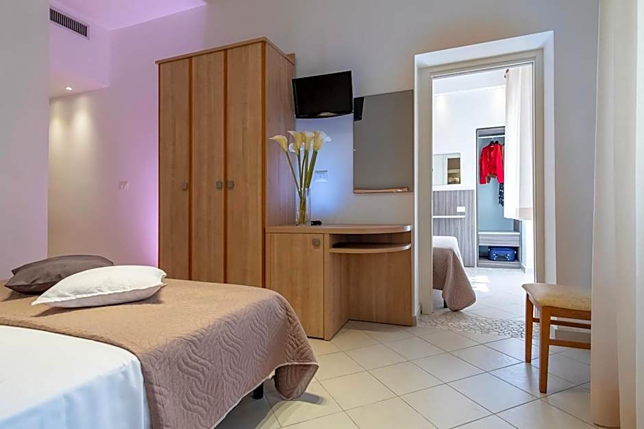 Hotel Mocambo Riccione CENTRALISSIMO AL MARE