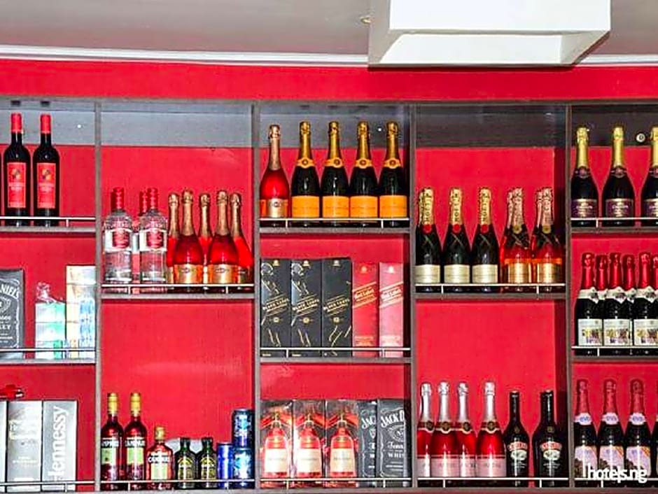 Wise Penny Suites and Spa