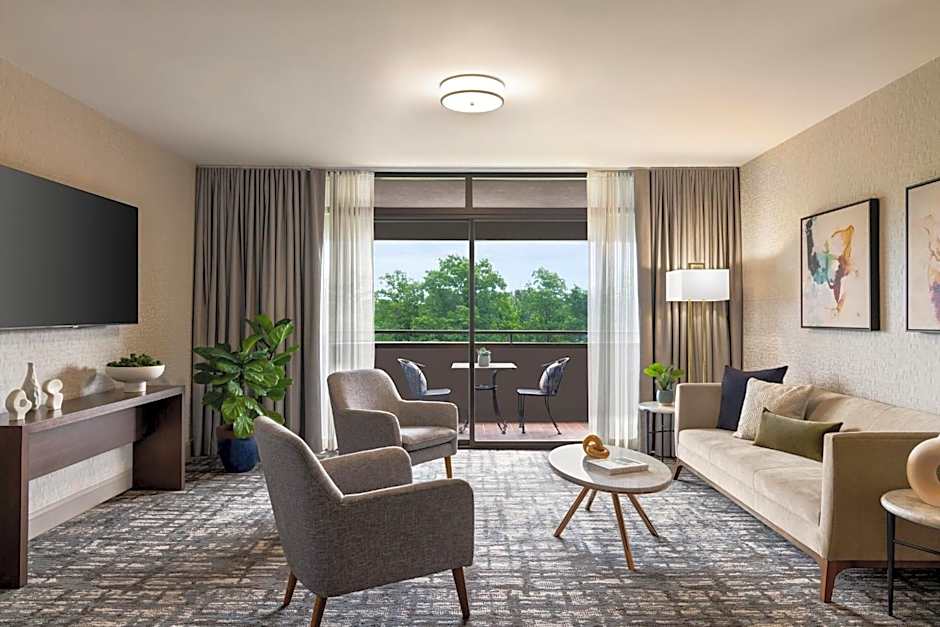 Crowne Plaza Edison By IHG