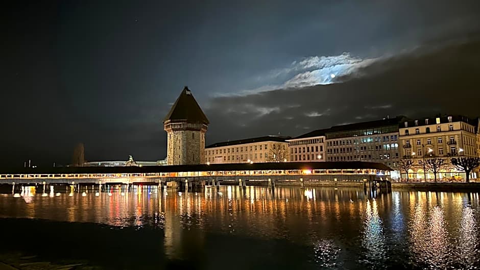 Hotel Pickwick and Pub "the room with a view"