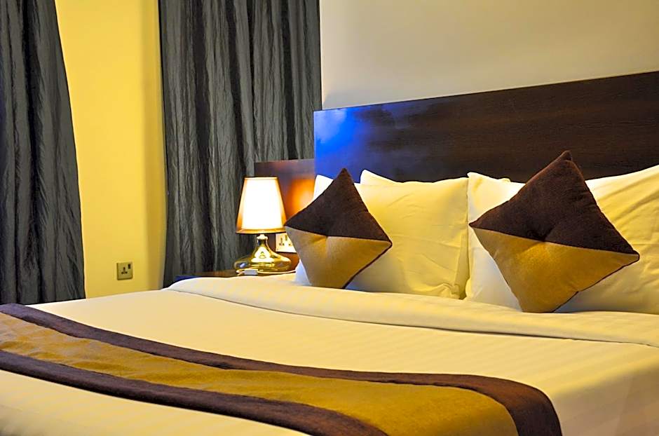 Photo 1 of 18 of Executive Suite