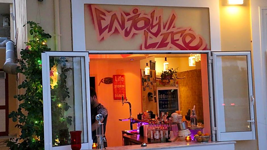 Erato Studios & Apartments