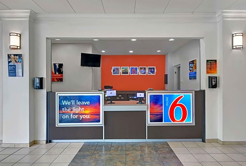 Motel 6 Cutler Bay
