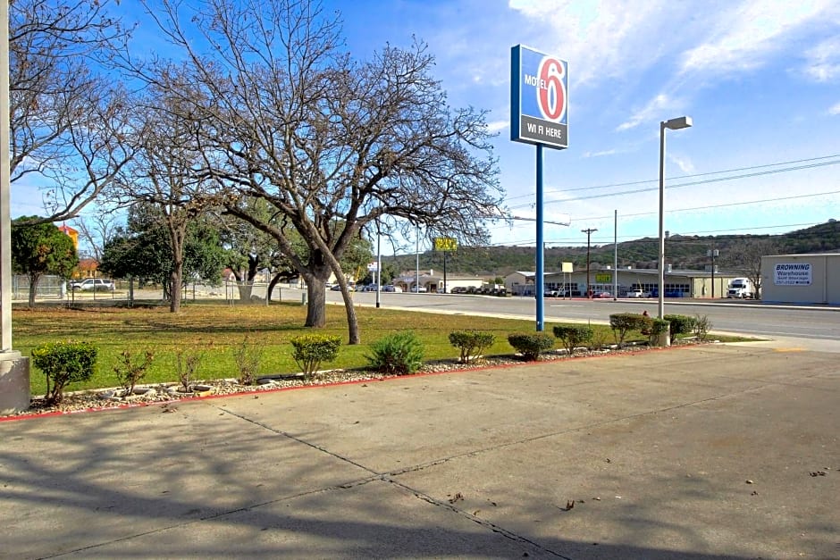 Motel 6-Kerrville, TX