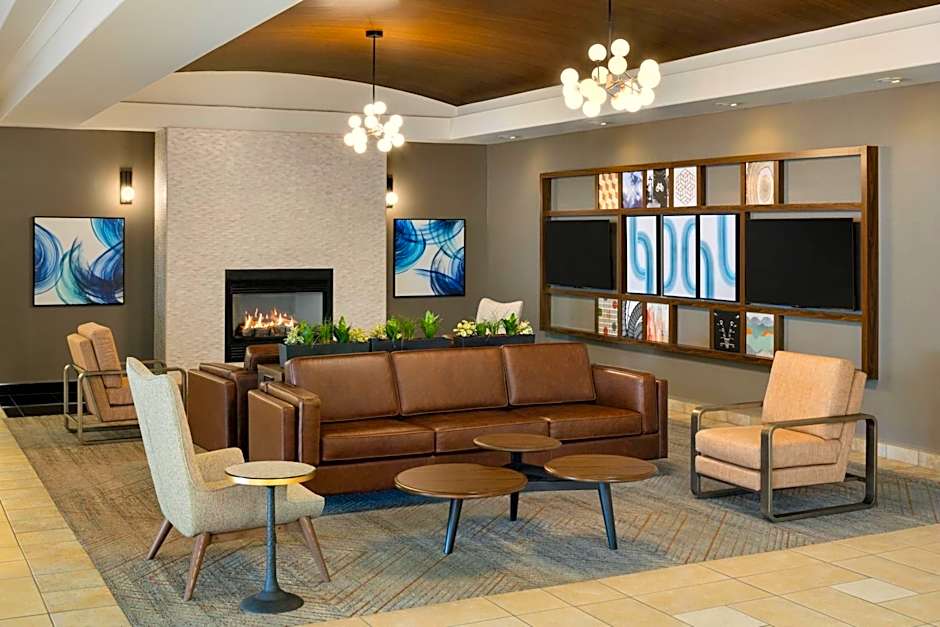 Four Points By Sheraton Edmonton South