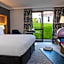 Hilton Cobham