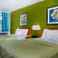 Days Inn & Suites by Wyndham Bridgeport - Clarksburg