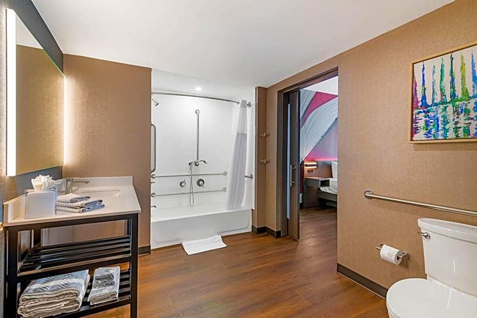 Cambria Hotel & Suites Plymouth