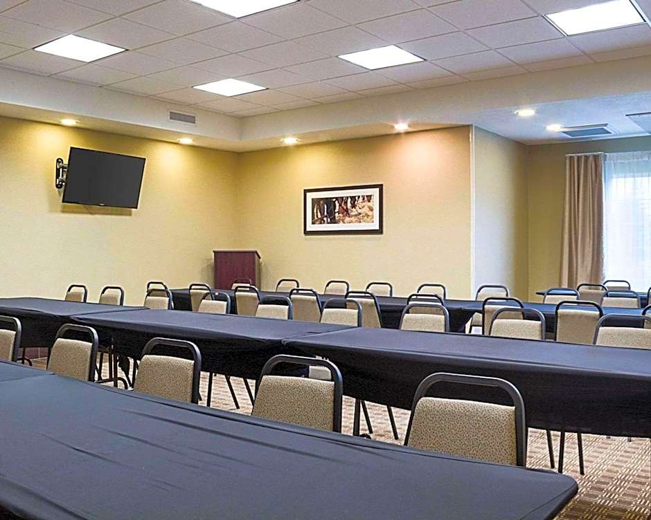 Comfort Suites Minot South