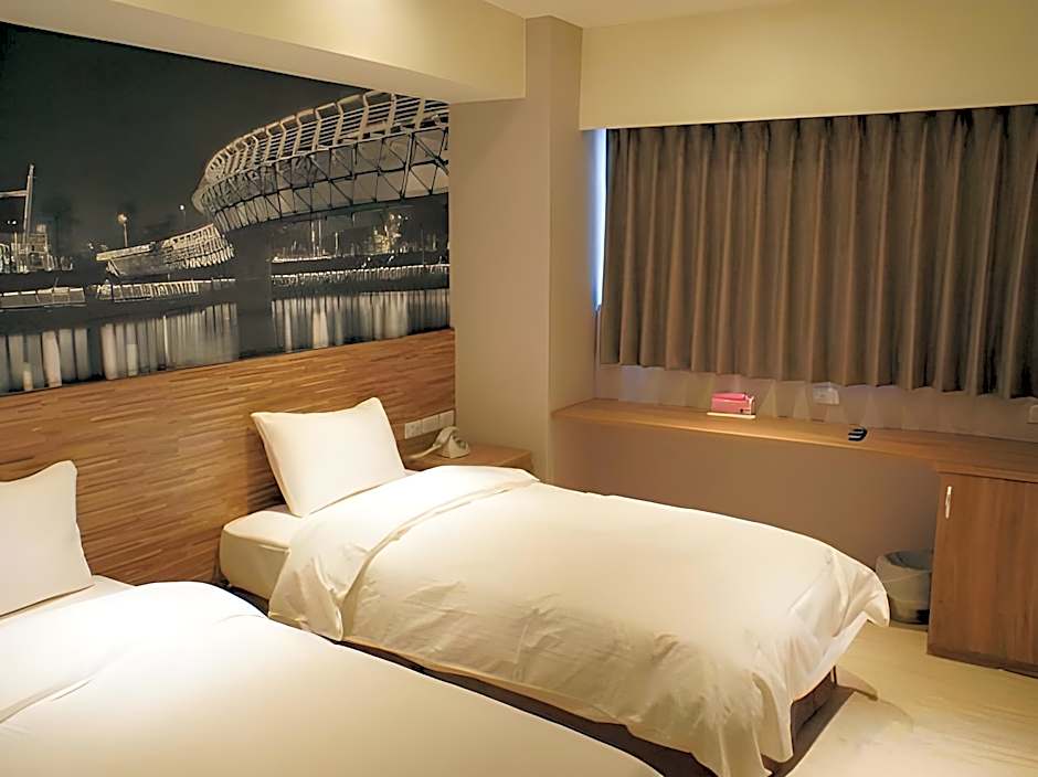 Single Inn - Kaohsiung Station
