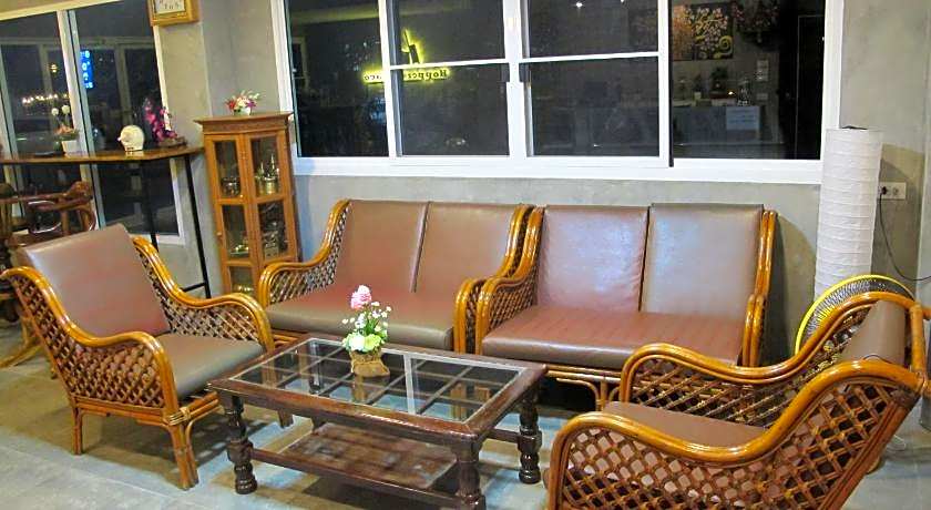 Hoppers Place Donmuang Hostel